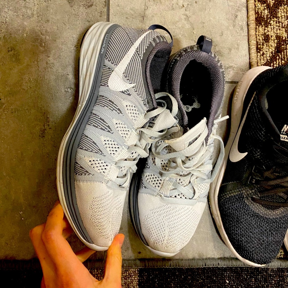 Sport shoes
